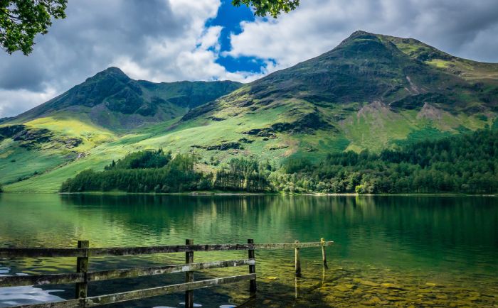 Lake District beautiful scenery of lakes and mountains